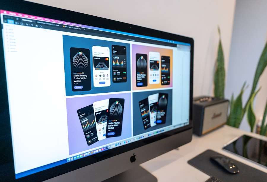 SEO Hannover - Auf einem Desktop-Computer wird ein Grafikdesignprogramm mit sechs Mockups für mobile Apps angezeigt, in das Webdesign-Elemente nahtlos integriert sind. In der Nähe vervollständigen eine Pflanze und ein elegantes schwarzes Gerät das kreative Setup in Hannover. Local SEO Agentur Hannover.
