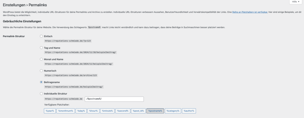Webdesign Hannover - Screenshot der WordPress-Seite „Backend-Einstellungen“ auf Deutsch zeigt Permalink-Optionen einschließlich einfacher Struktur, Tag und Name, Monat und Name, numerisch, Post-Name und einer benutzerdefinierten Struktur. Ein Feld für benutzerdefinierte Strukturen zeigt unten verfügbare Tags. Local SEO Agentur Hannover.