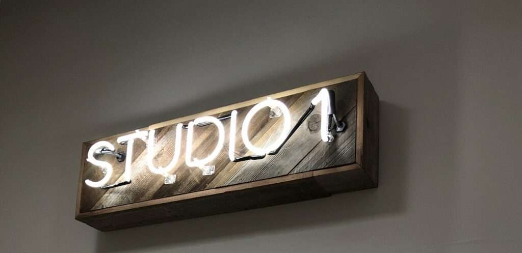 Neon sign studio one 1 logo